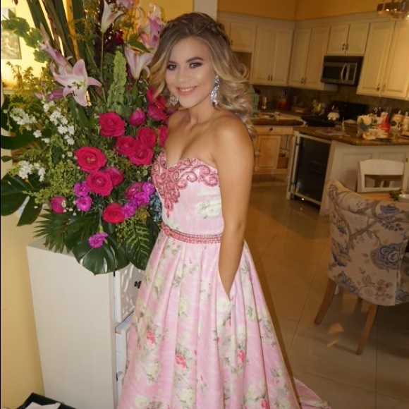 Prom / Formal Dress - Picture 3 of 7